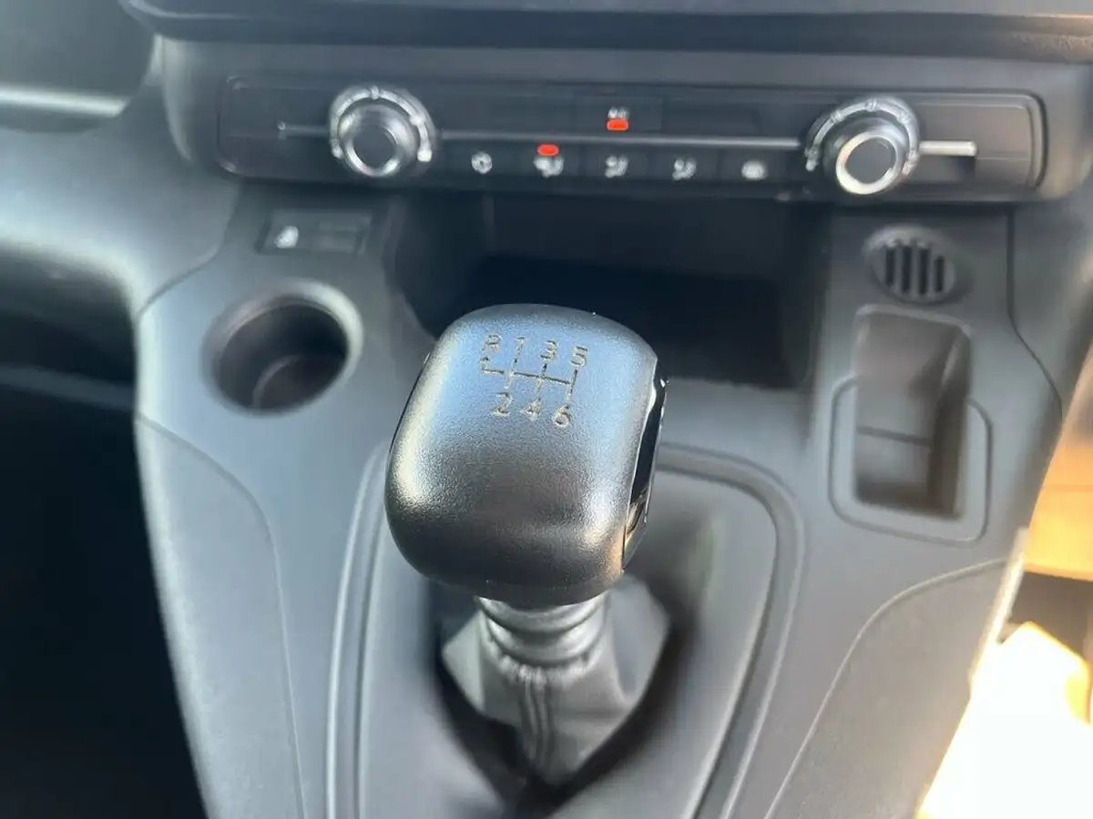 2022-toyota-proace-city-15d-active-big-23