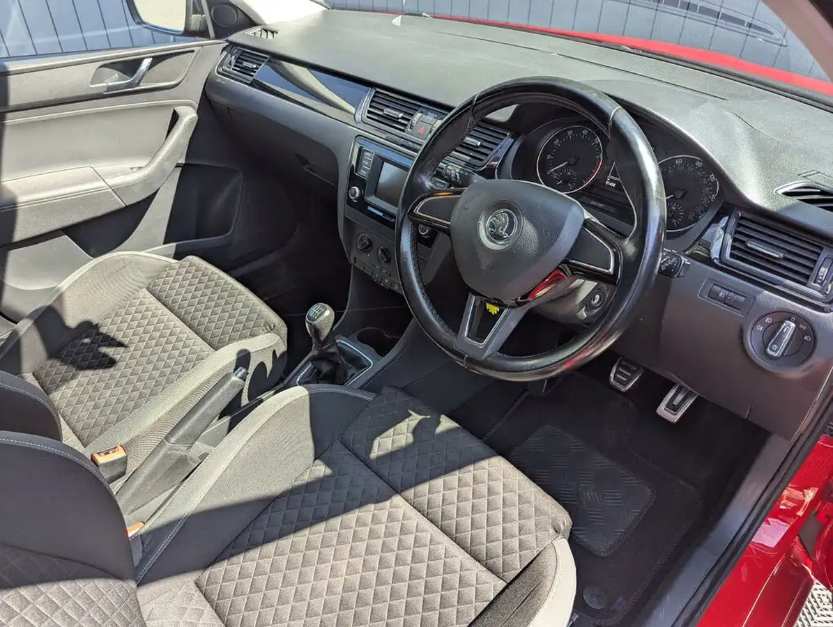 2017-skoda-rapid-12-tsi-sport-big-20