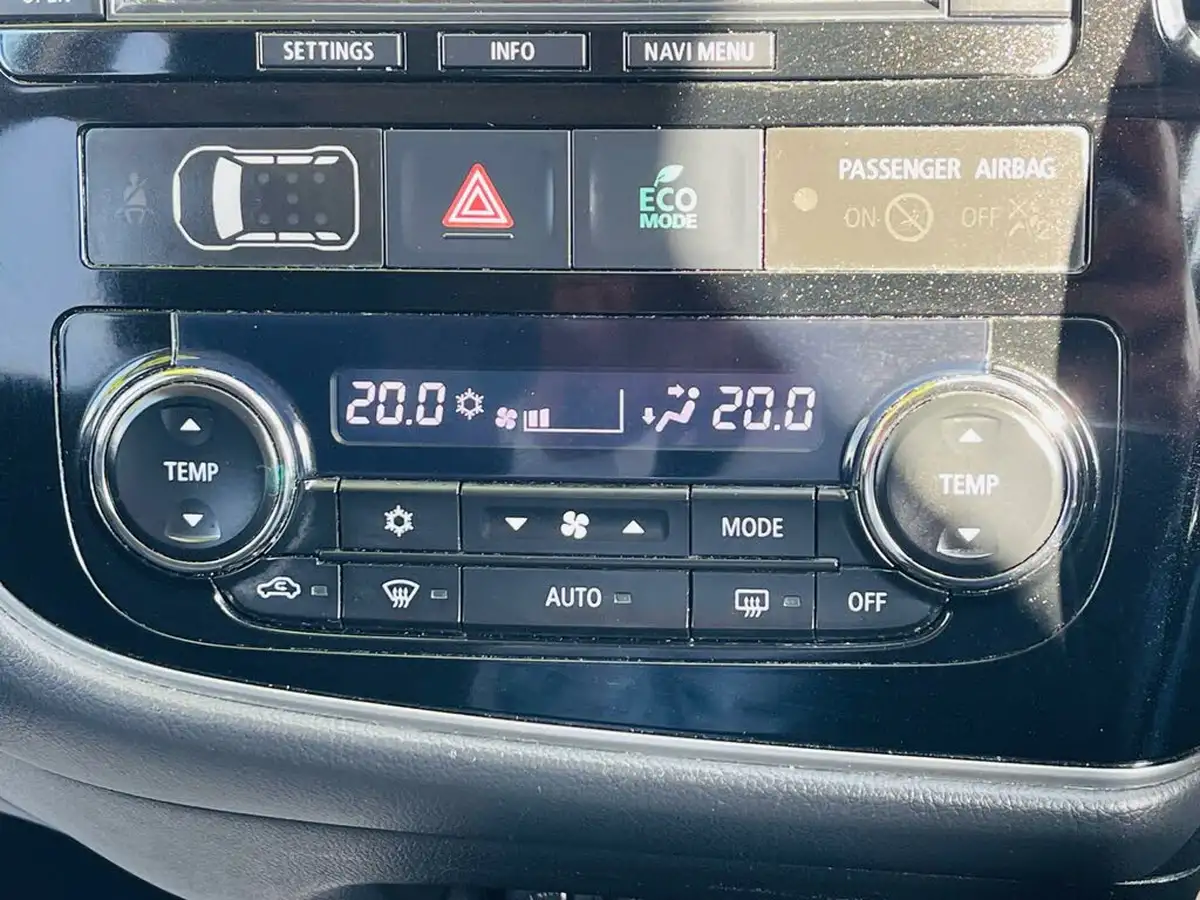 2013-mitsubishi-outlander-22di-d-gx4-big-49