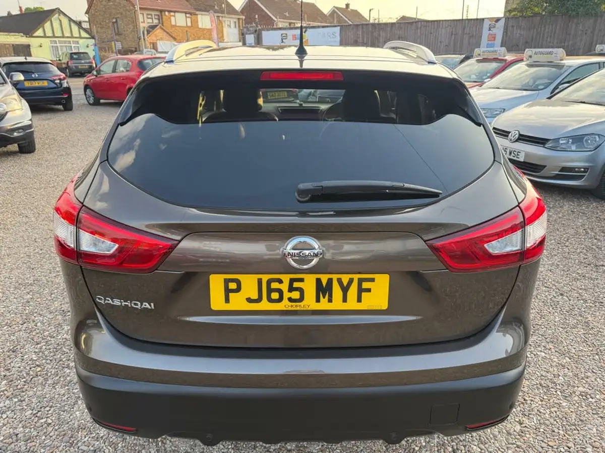 2015-nissan-qashqai-16-tekna-big-12