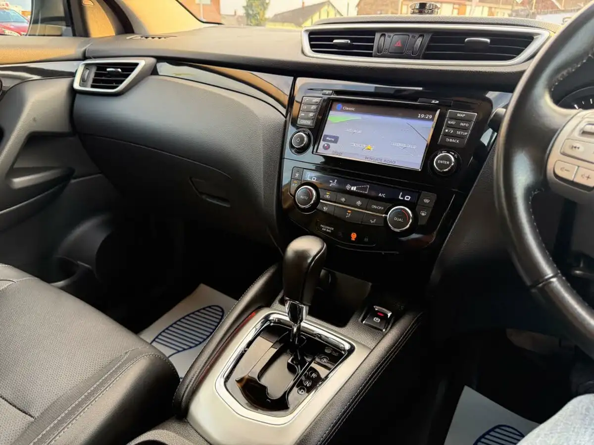 2015-nissan-qashqai-16-tekna-big-38