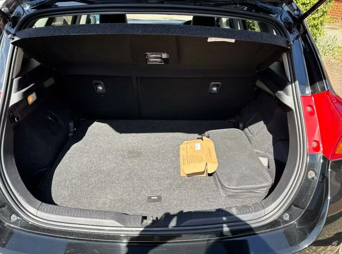 2014-toyota-auris-18-vvt-i-hsd-excel-hatchback-e-cvt-big-7