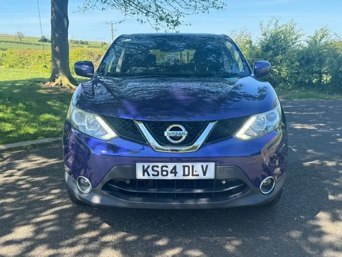 2015-nissan-qashqai-15dci-acenta-premium-big-2