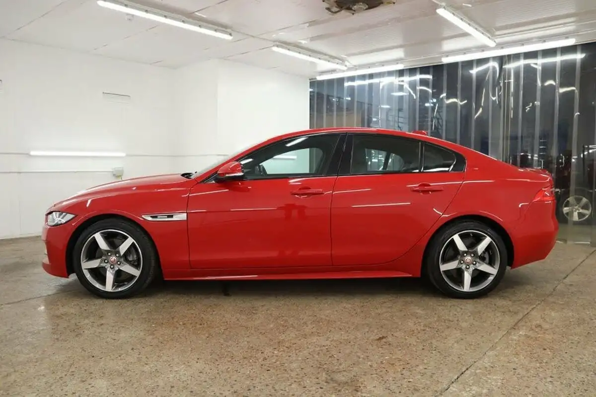 2019-jaguar-xe-20i-r-sport-200ps-big-7