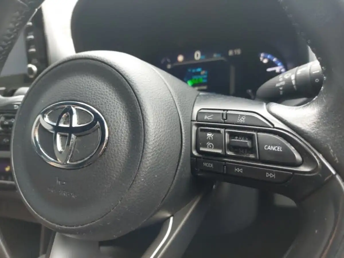2022-toyota-yaris-15-vvt-i-design-panoramic-roof-big-14