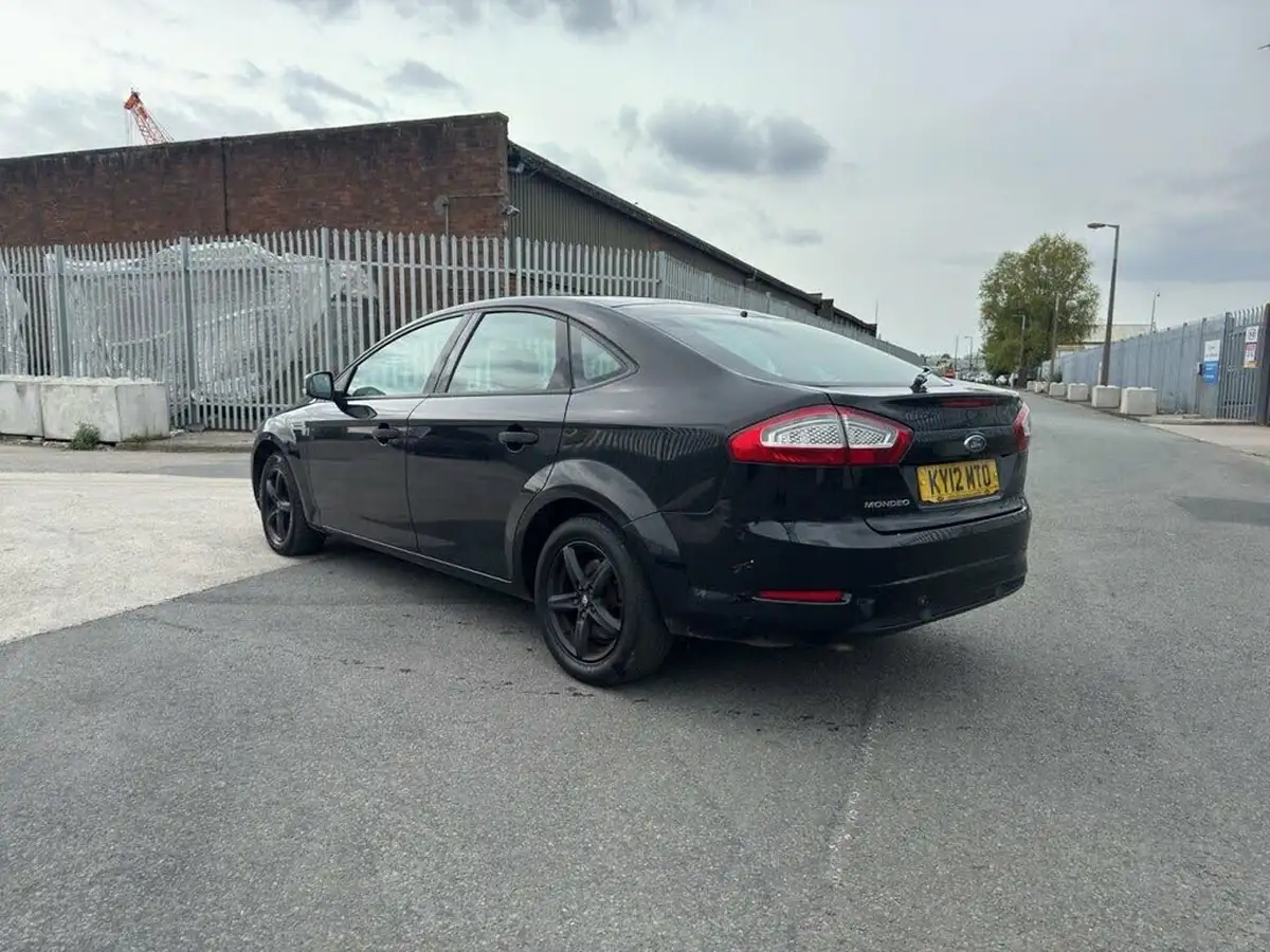 2012-ford-mondeo-20tdci-edge-140-hatchback-big-18