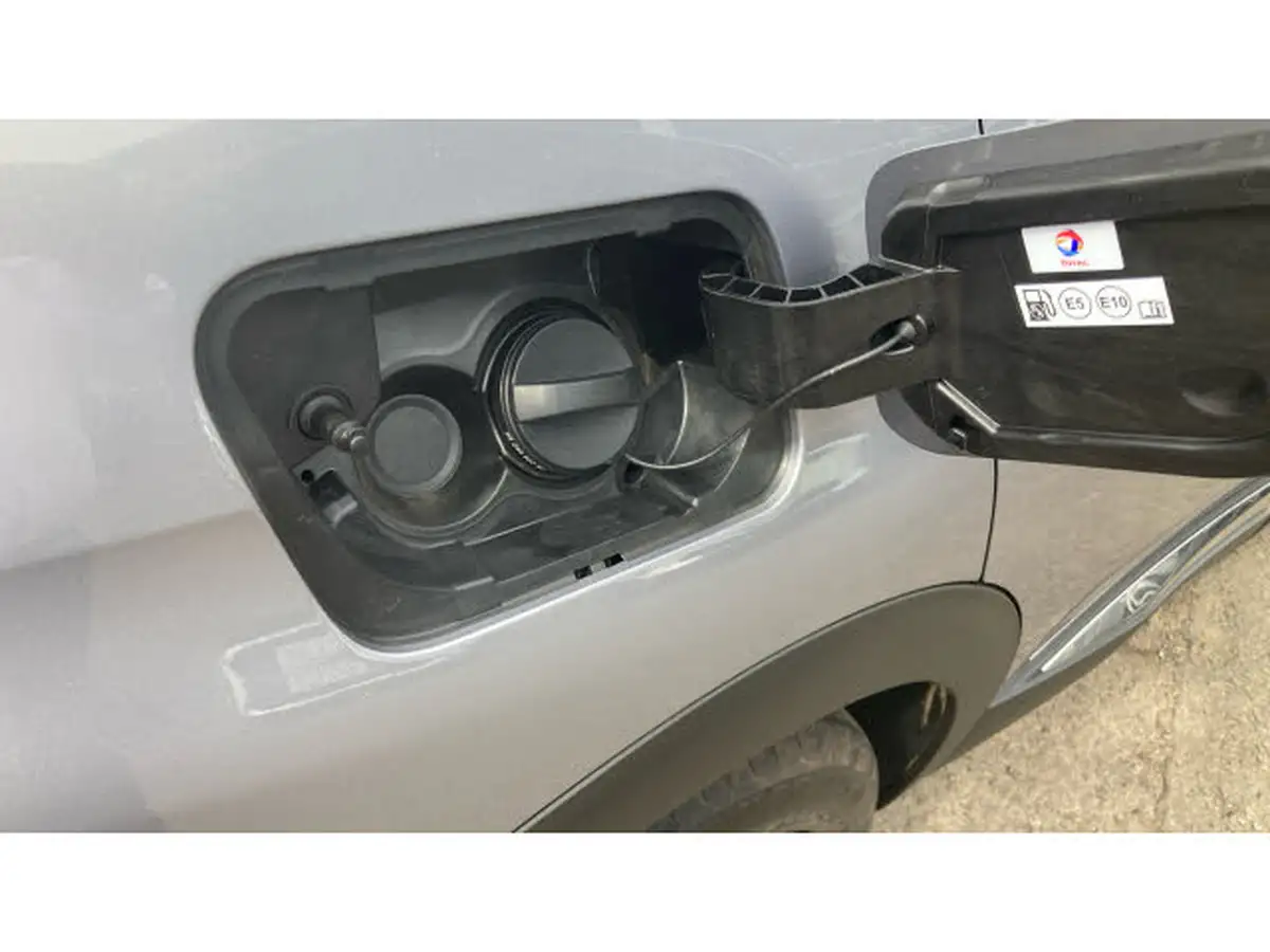 2022-peugeot-3008-suv-12-puretech-gt-big-23