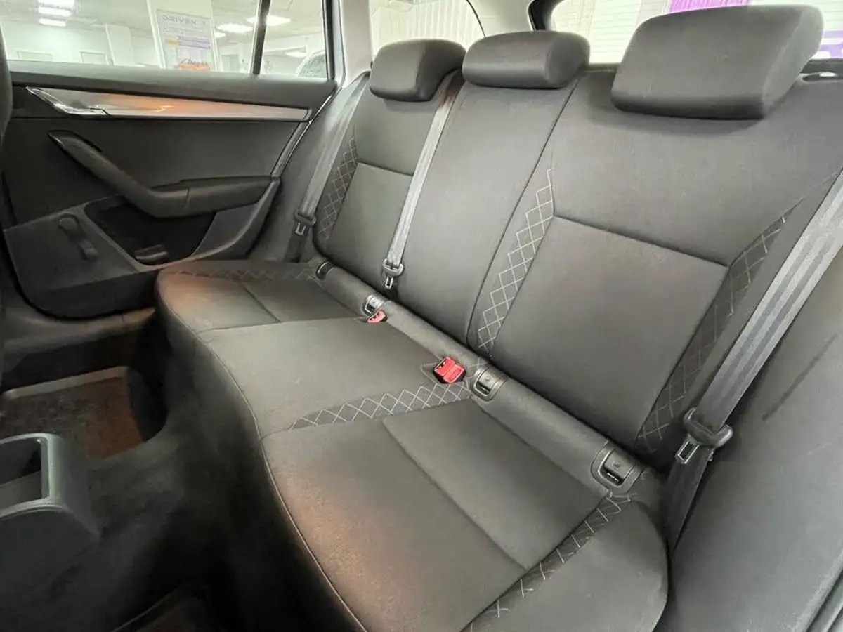 2019-skoda-octavia-10-tsi-s-estate-big-23