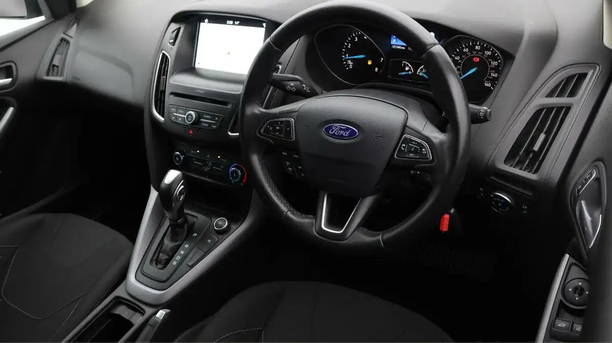 2018-ford-focus-10t-zetec-edition-125ps-hatchback-auto-big-10