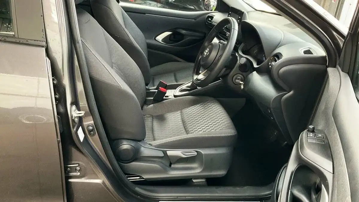 2022-toyota-yaris-15-vvt-i-icon-big-7
