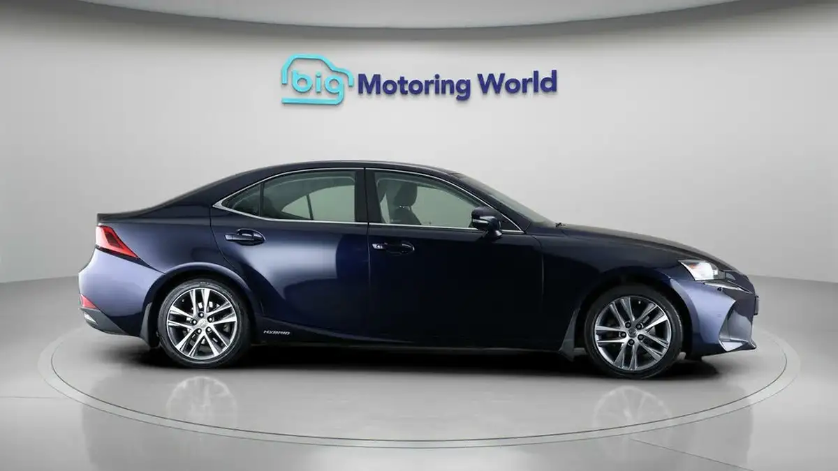 2019-lexus-is-300h-25-is-big-8