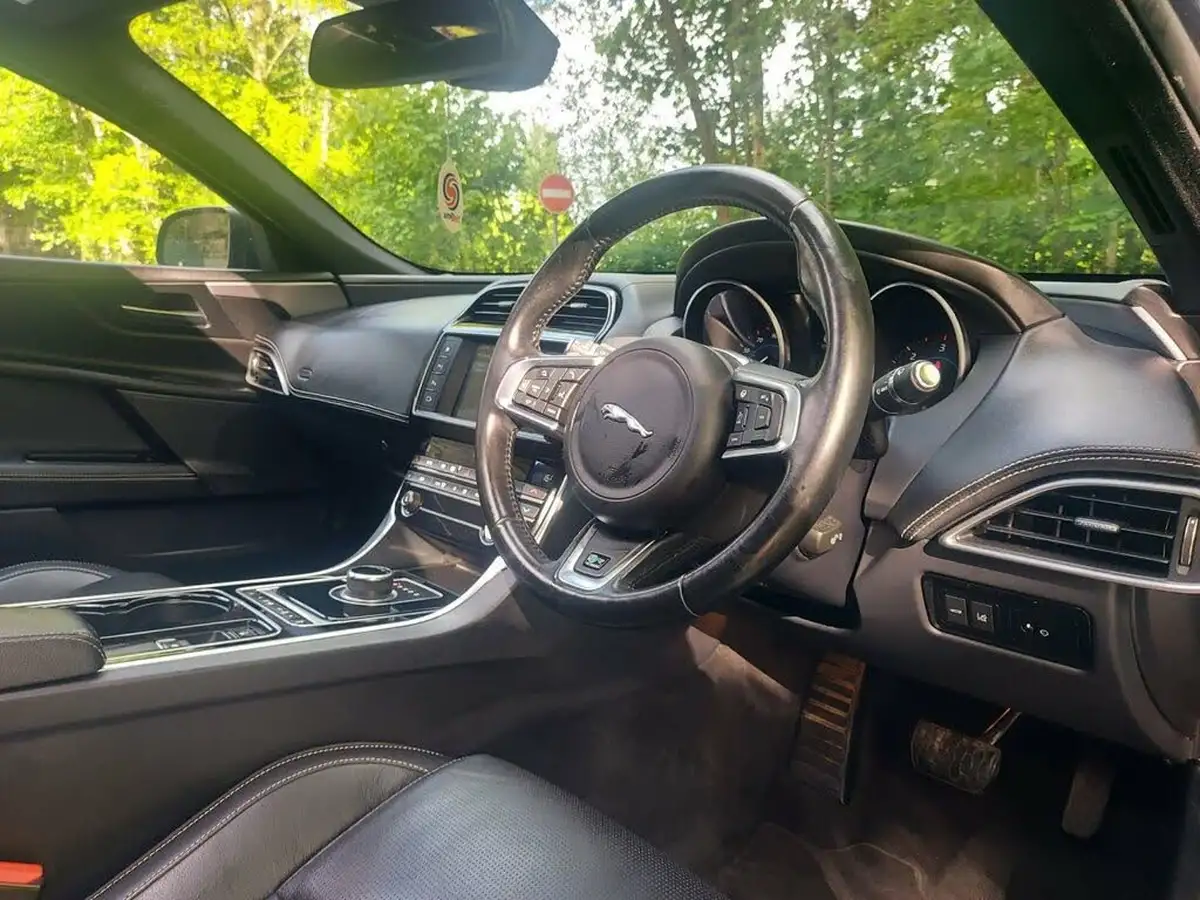 2017-jaguar-xe-20d-r-sport-180ps-awd-1999cc-auto-big-14