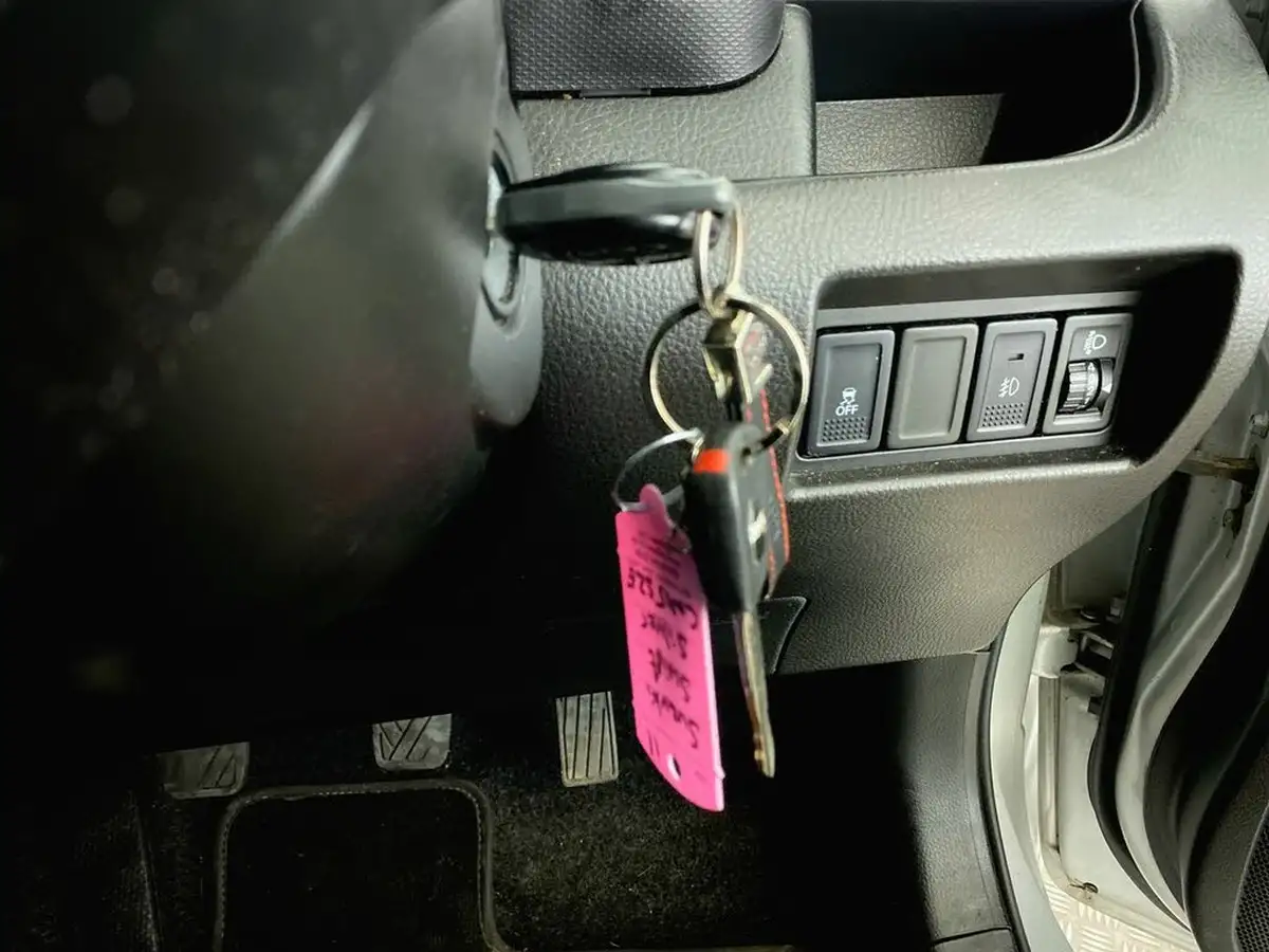 2015-suzuki-swift-12-sz3-5d-big-32