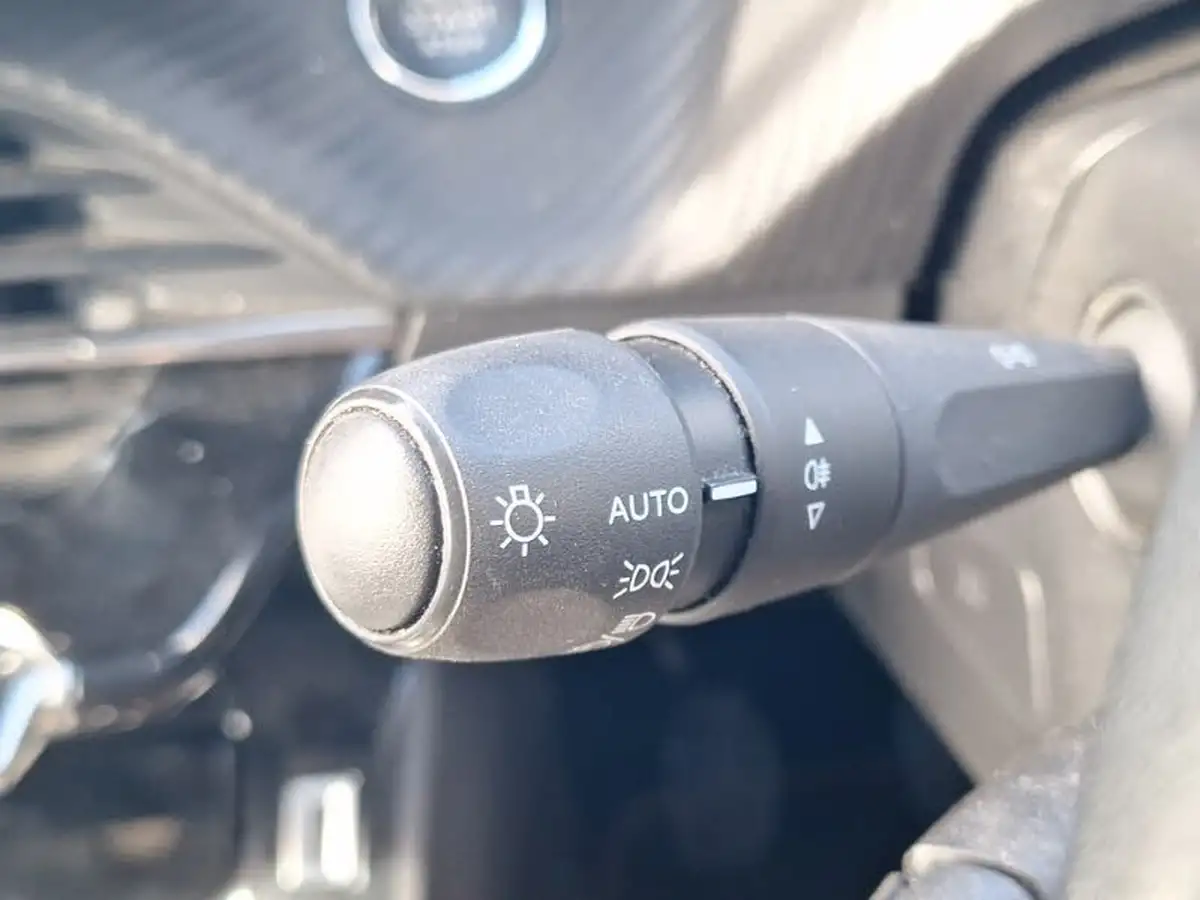 2022-peugeot-2008-suv-12-puretech-allure-premium-100bhp-big-17