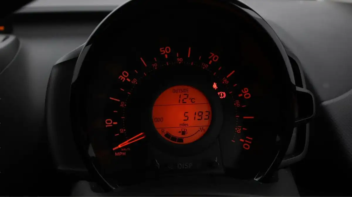 2021-citroen-c1-10-vti-sense-3d-big-9