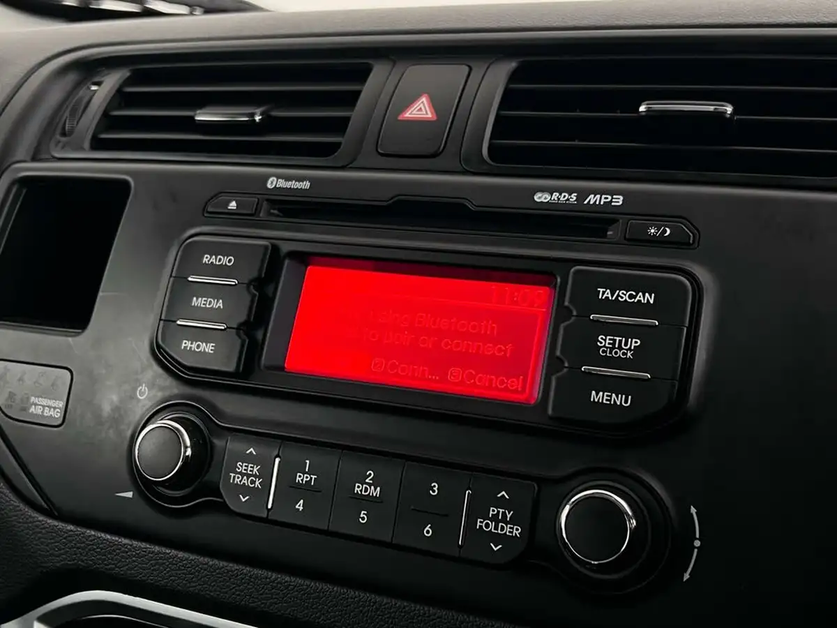 2014-kia-rio-125-1-air-big-26