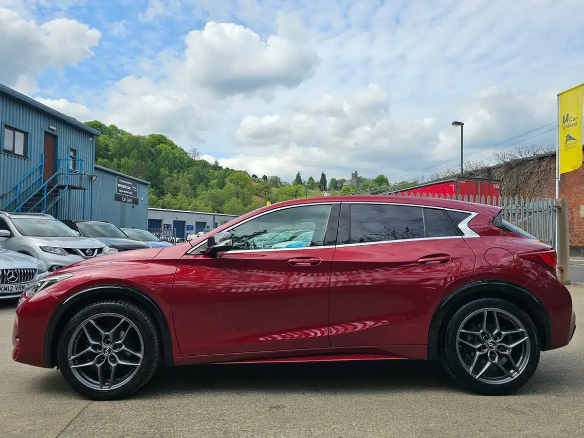 2016-infiniti-q30-15d-sport-big-6