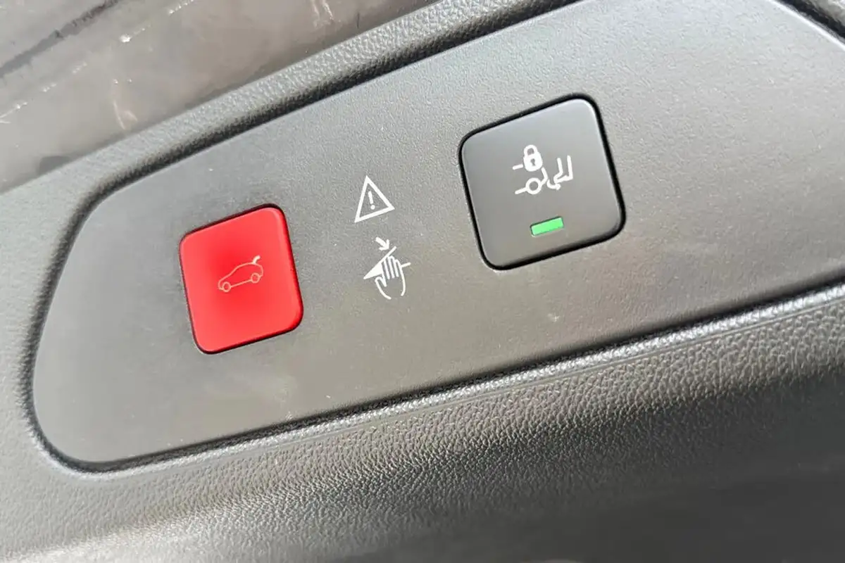 2018-vauxhall-grandland-x-12-elite-nav-132ps-big-33