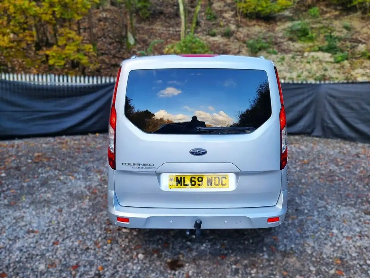2019-ford-grand-tourneo-connect-15-titanium-big-10