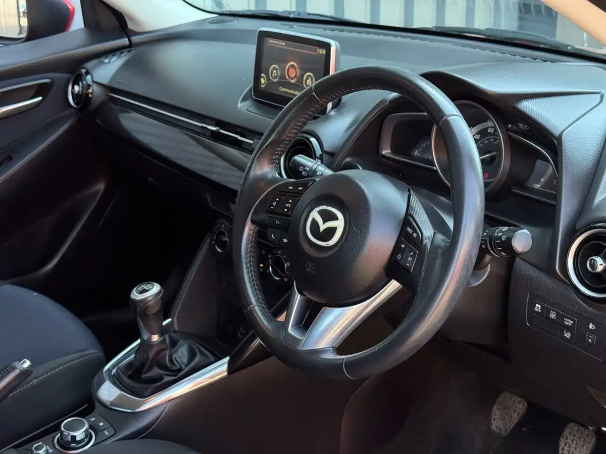 2015-mazda-mazda2-15-se-l-nav-big-19