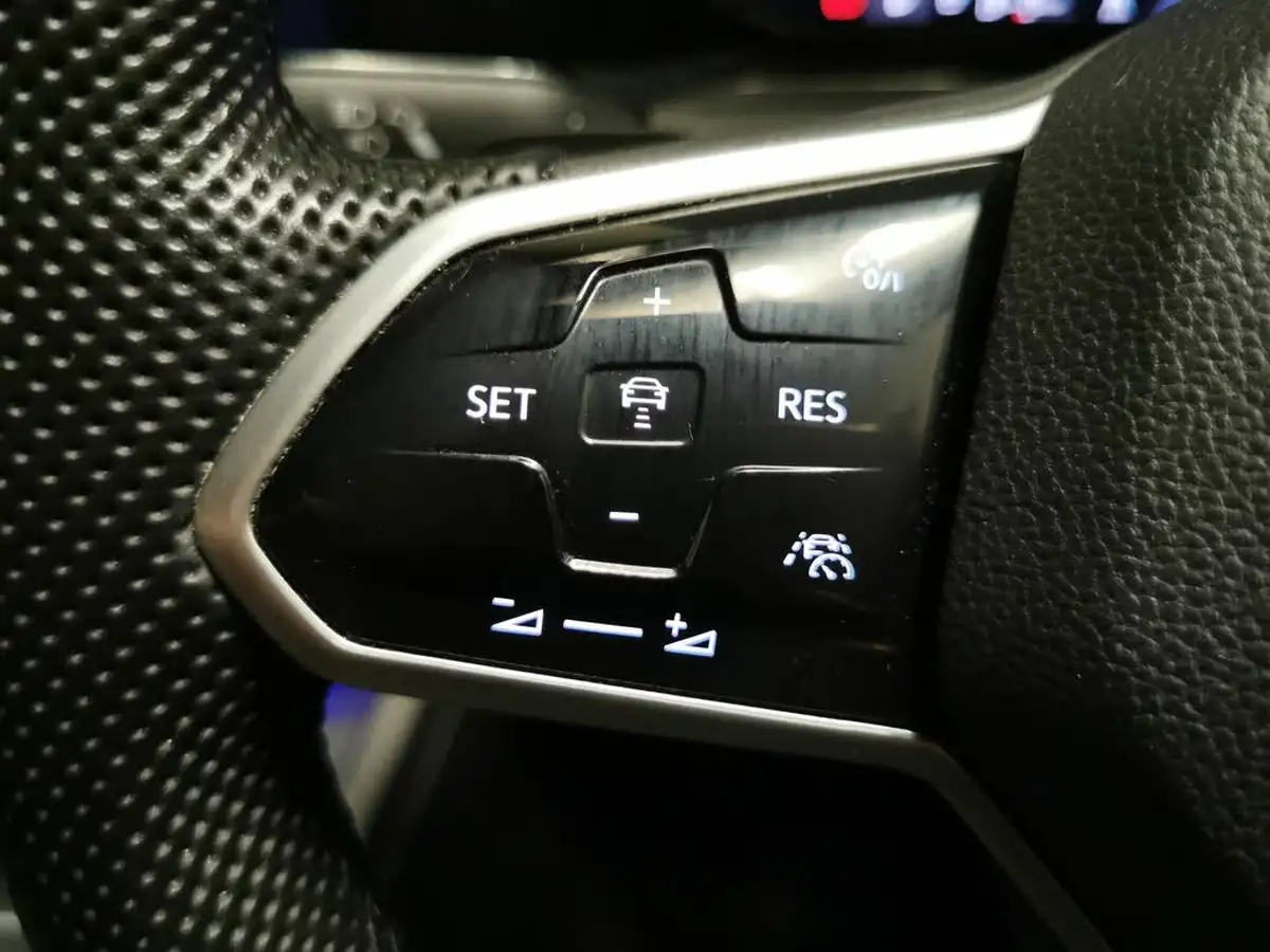 2021-volkswagen-golf-14-tsi-gte-big-27