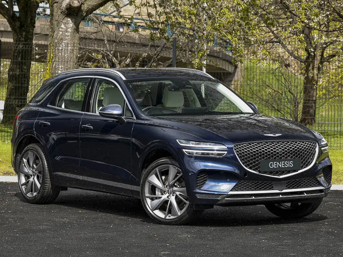2025-genesis-gv70-big-15