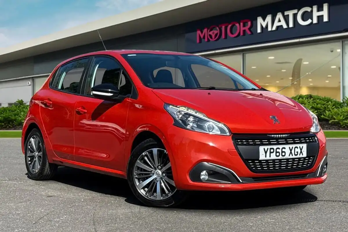 2016-peugeot-208-12-puretech-active-design-menthol-5d-big-0