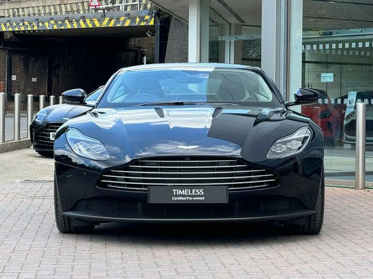 2017-aston-martin-db11-52-v12-big-33