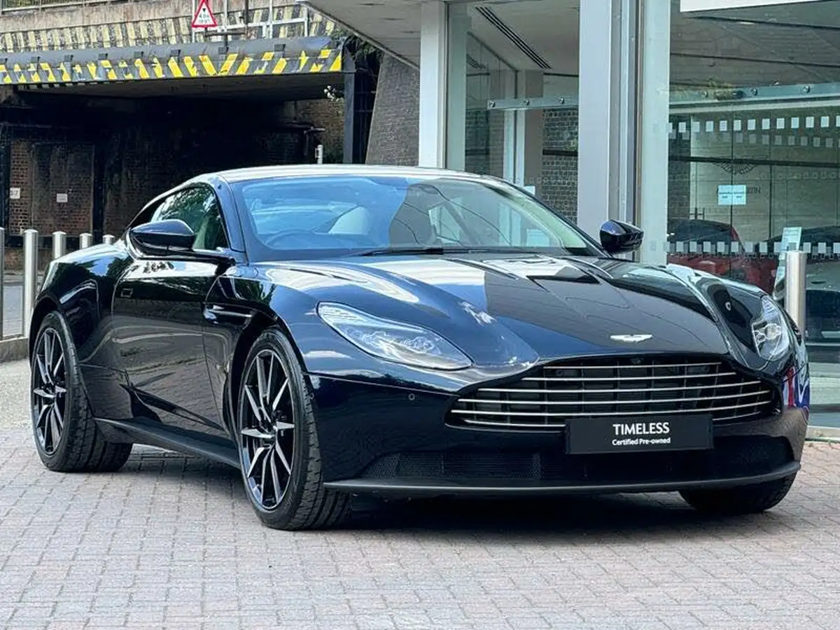 2017-aston-martin-db11-52-v12-big-29