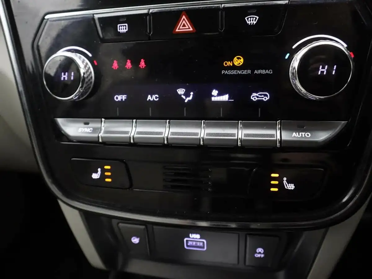 2022-kgm-ssangyong-tivoli-15-ultimate-big-27
