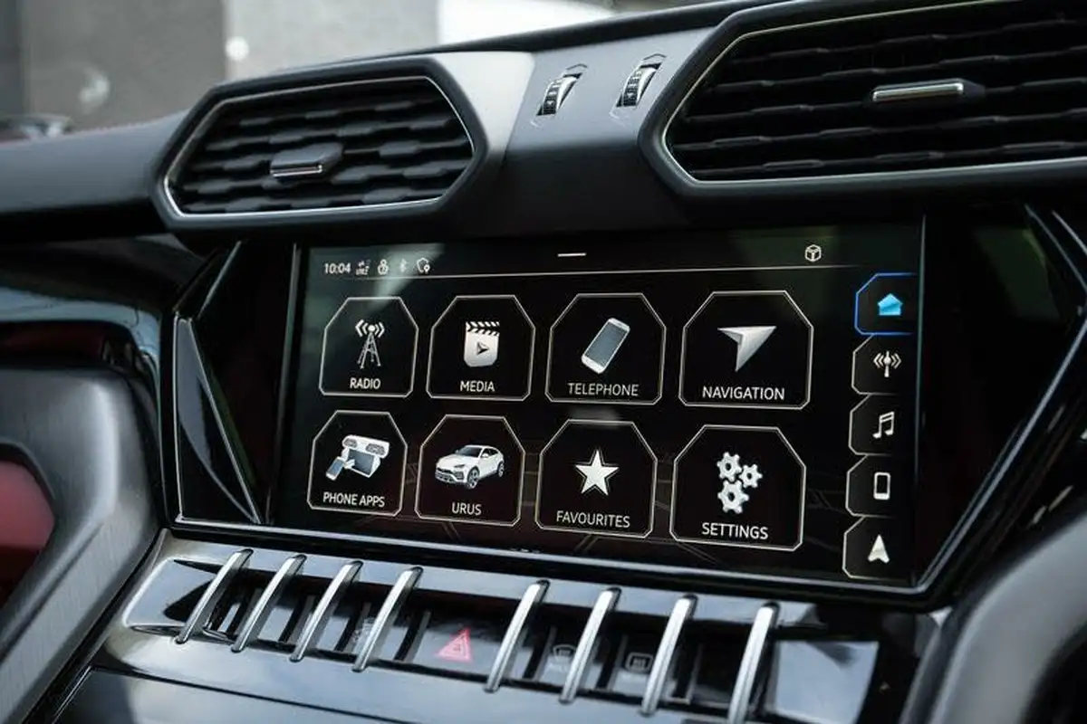 2022-lamborghini-urus-40-no-trim-big-15