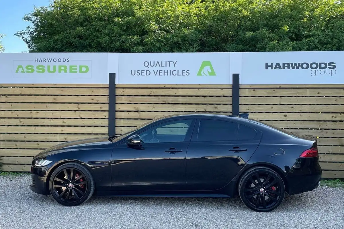 2018-jaguar-xe-20i-r-sport-249ps-1998cc-big-10