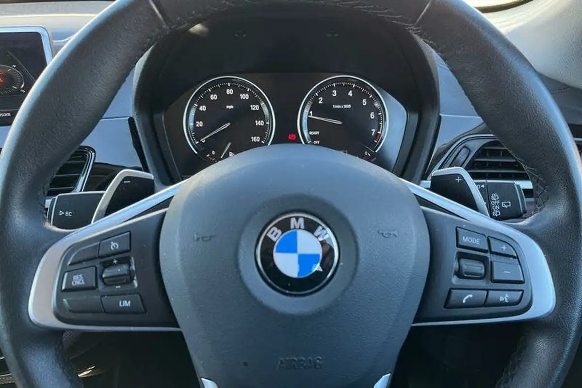 2021-bmw-x1-20-sdrive20i-xline-big-11