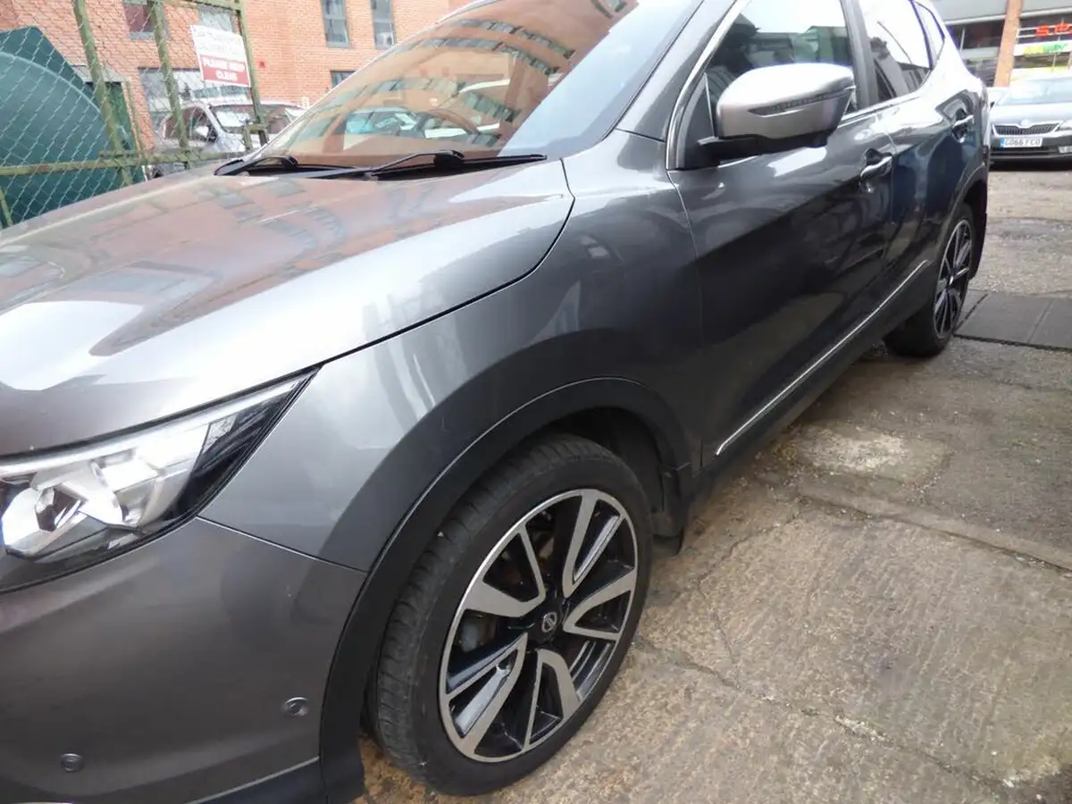 2014-nissan-qashqai-12-tekna-big-22