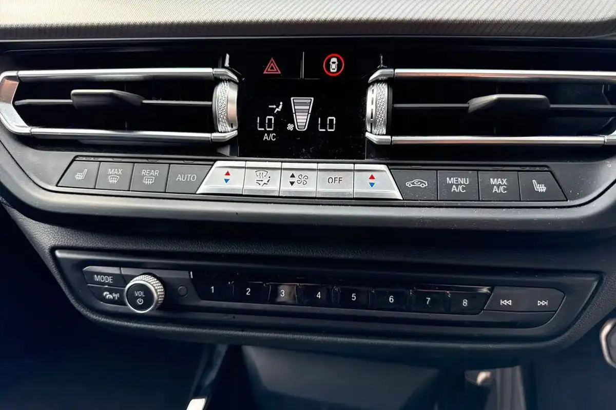 2021-bmw-1-series-20-m135i-xdrive-big-21
