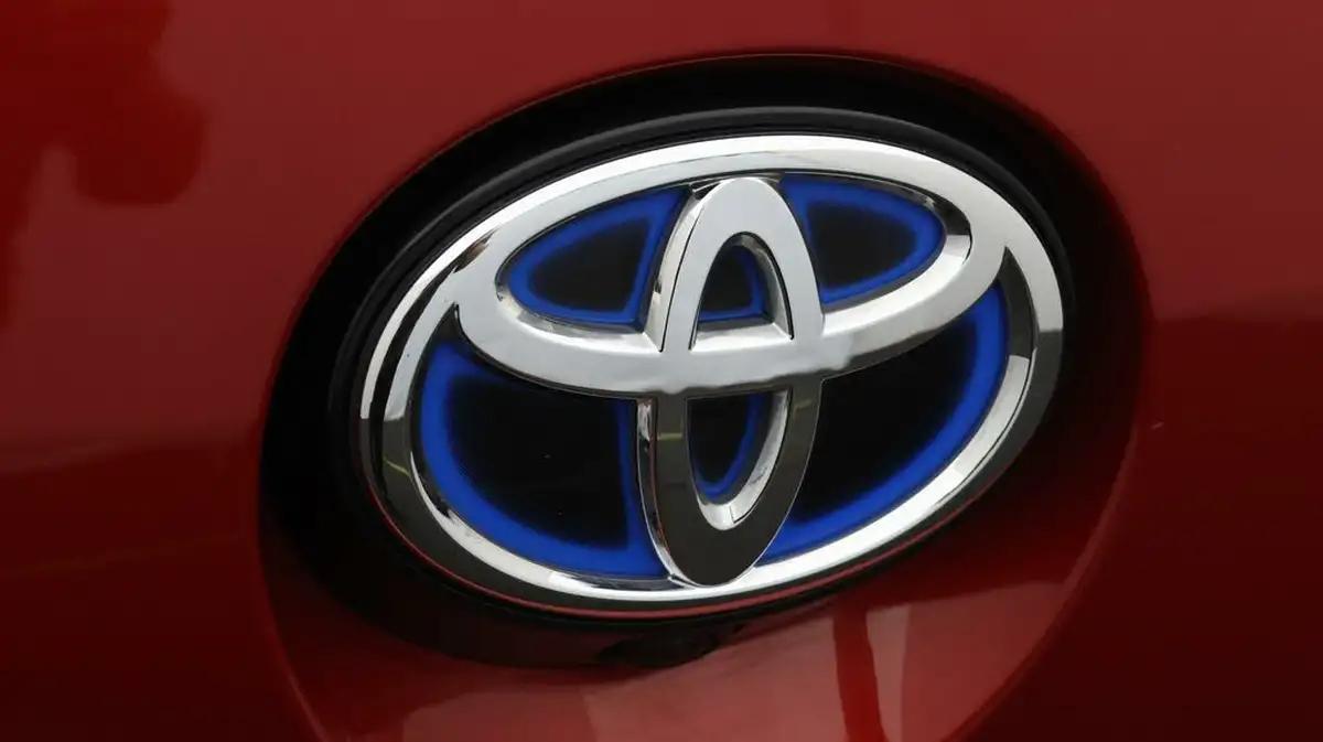 2022-toyota-corolla-18-vvt-i-icon-tech-trk-hatchback-5d-big-19