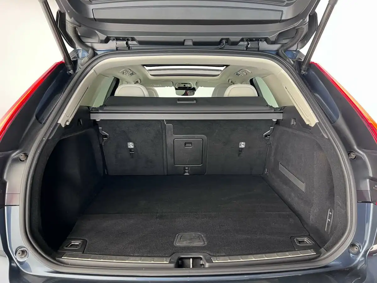 2018-volvo-xc60-20-t8-inscription-pro-390bhp-twin-engine-big-11