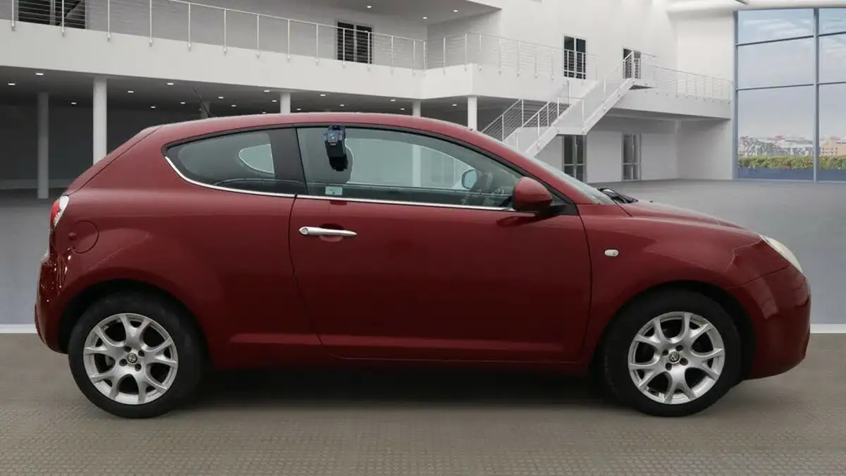 2011-alfa-romeo-mito-14-lusso-16v-big-1