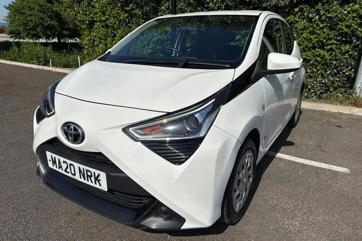 2020-toyota-aygo-10-vvt-i-x-play-big-26