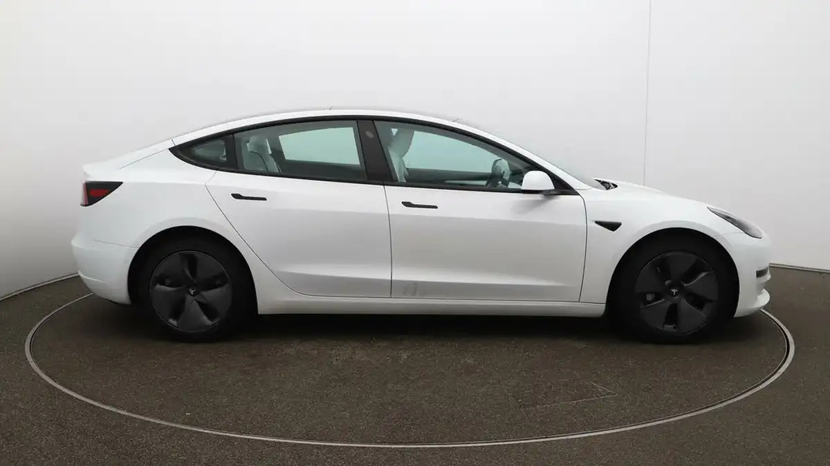 2022-tesla-model-3-e-long-range-big-48