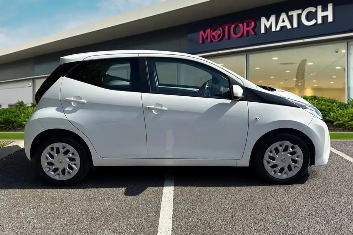 2020-toyota-aygo-10-vvt-i-x-play-big-2