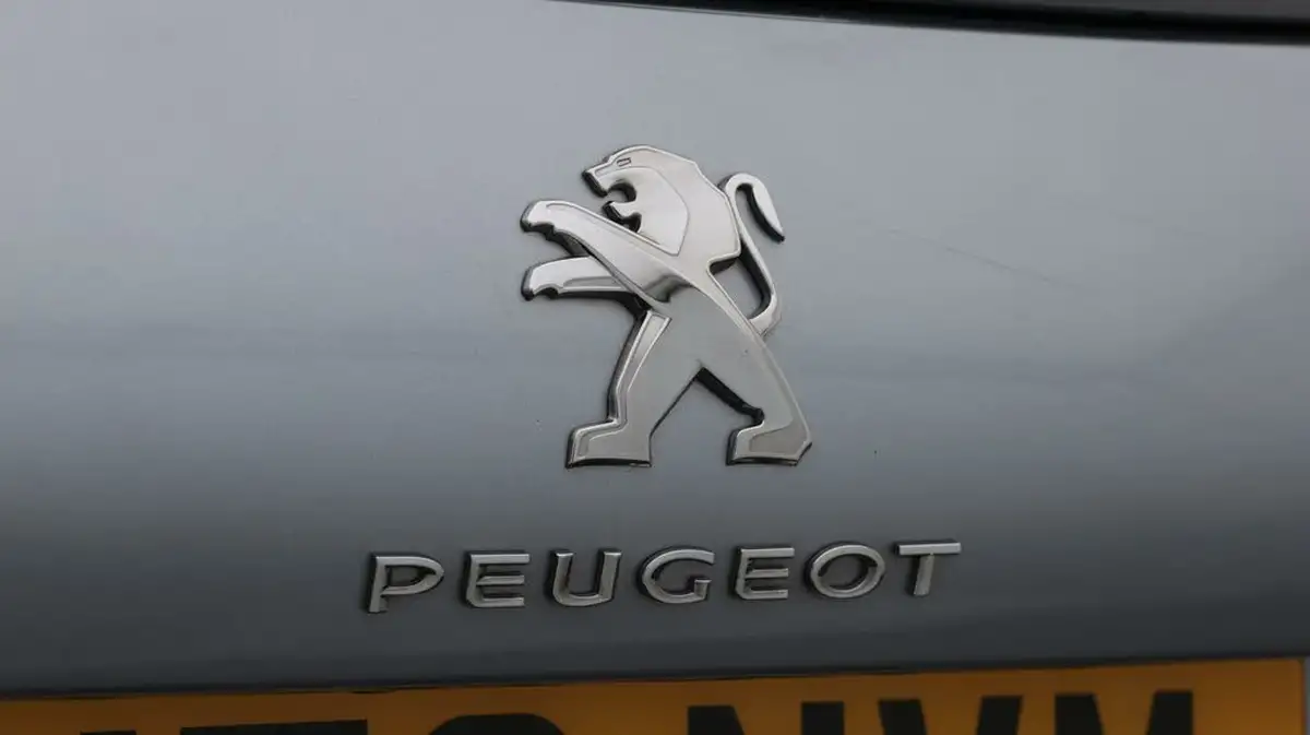 2020-peugeot-308-12-puretech-tech-edition-big-23