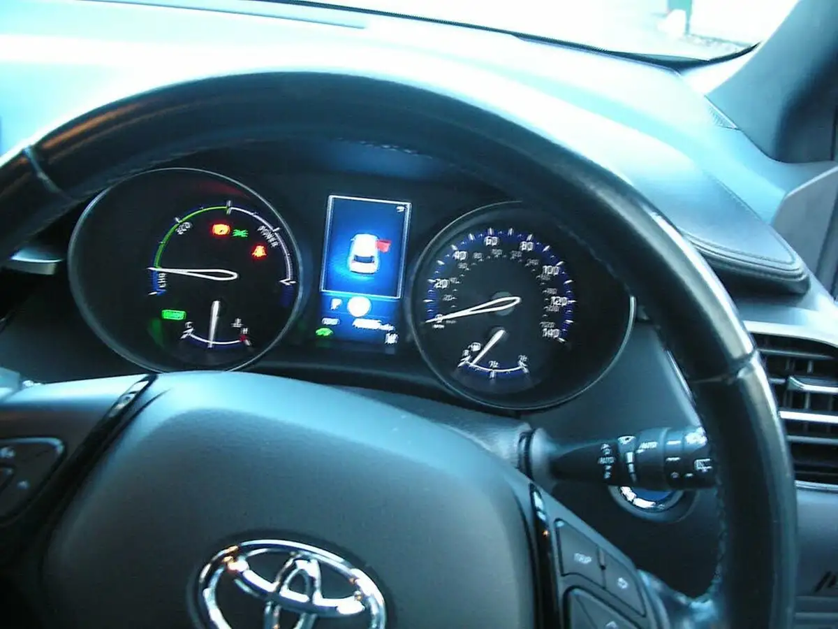 2018-toyota-c-hr-18-vvt-i-icon-big-12