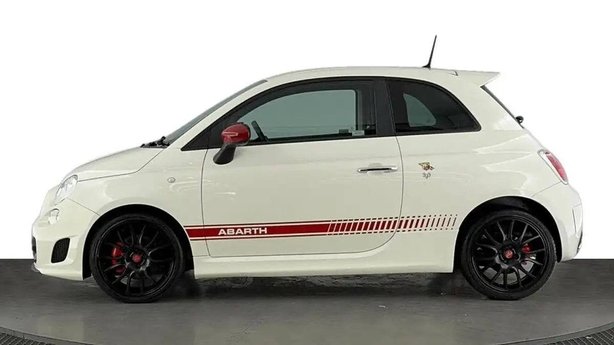 2016-abarth-500-14-tjet-595-yamaha-factory-racing-big-6