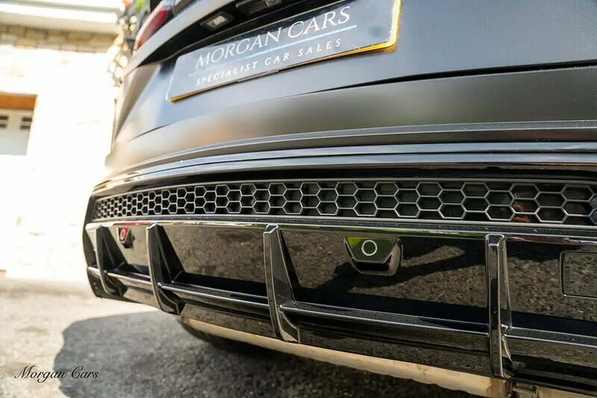2022-lamborghini-urus-40-no-trim-big-18