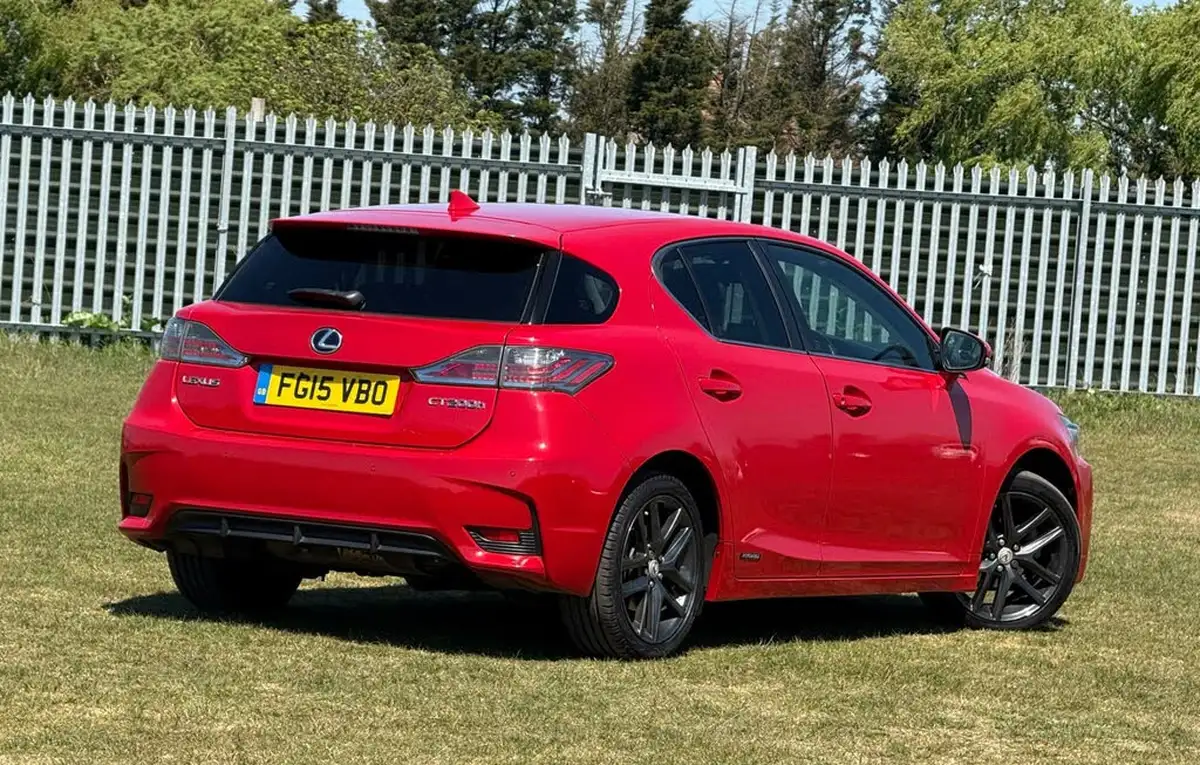 2015-lexus-ct-200h-18-advance-cvt-big-10