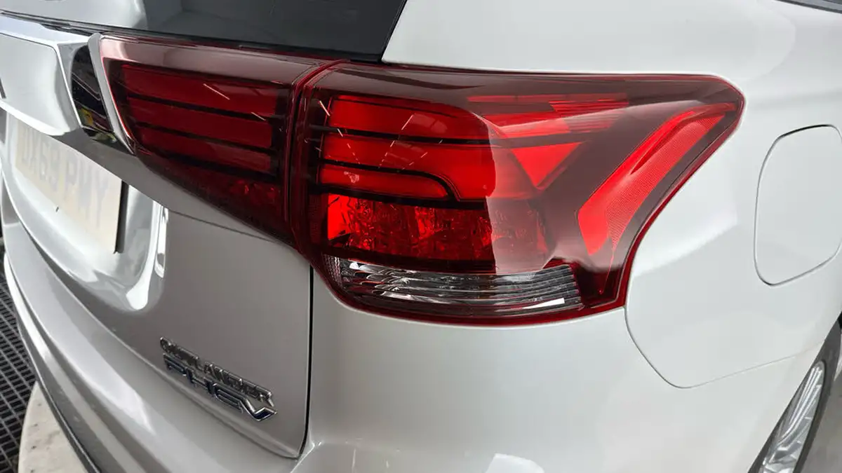 2019-mitsubishi-outlander-24-4h-phev-big-24