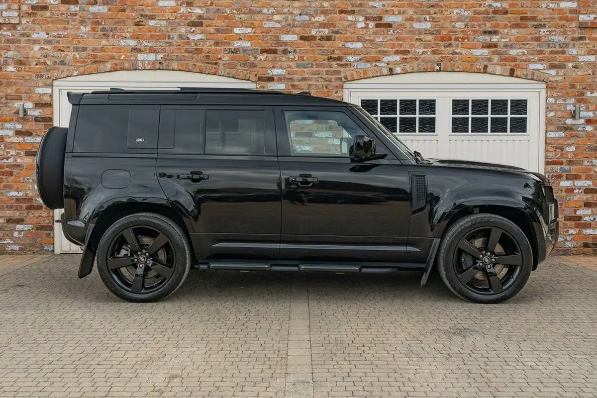 2023-land-rover-110-defender-30-d300-x-dynamic-hse-big-23