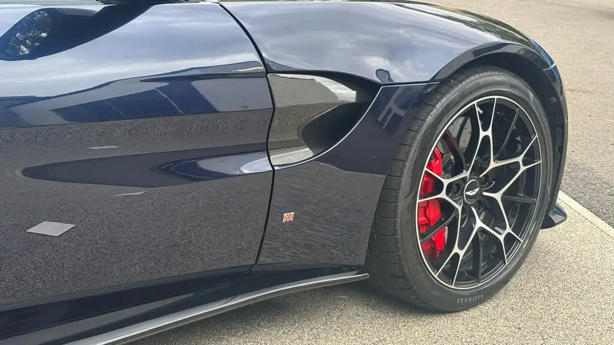 2020-aston-martin-vantage-40-v8-vantage-amr-hero-big-8