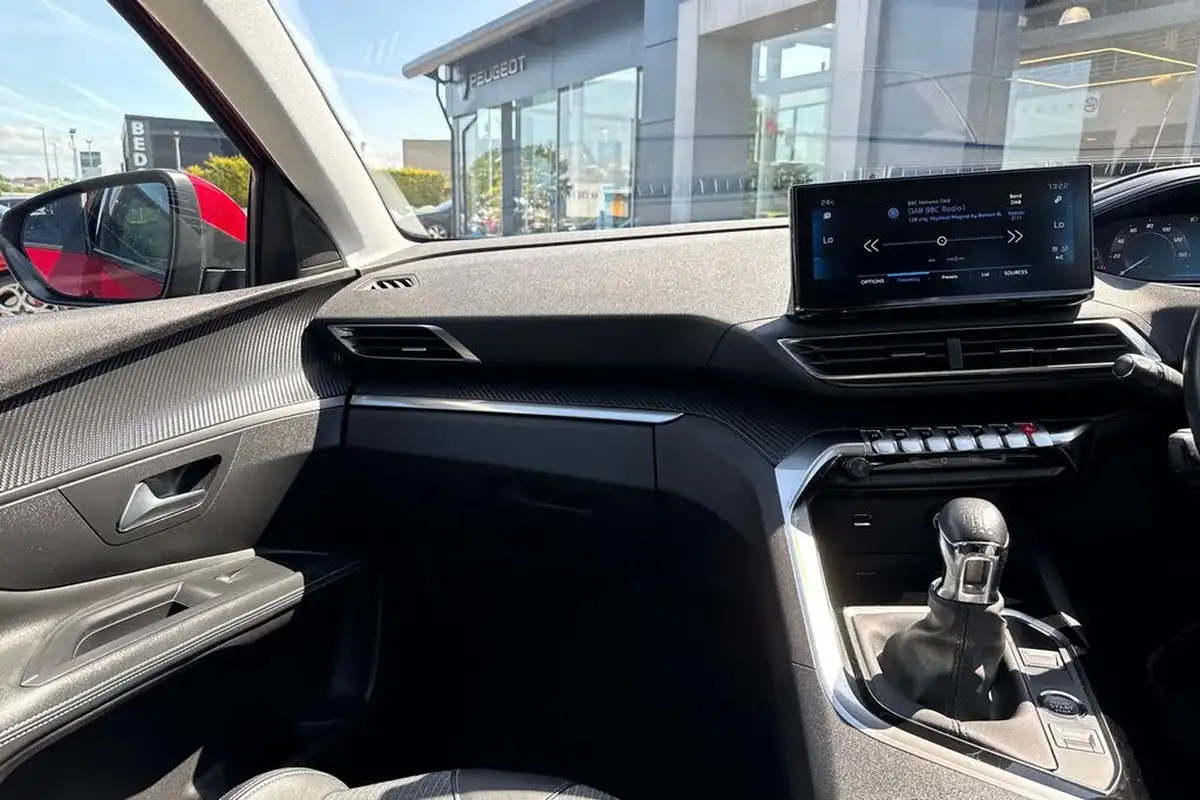 2021-peugeot-3008-suv-12-puretech-allure-big-19